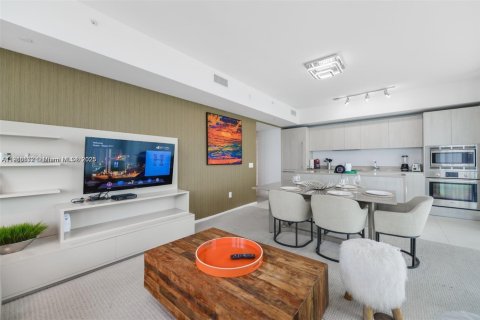 Copropriété à vendre à Hollywood, Floride: 2 chambres, 100.98 m2 № 1971919 - photo 6