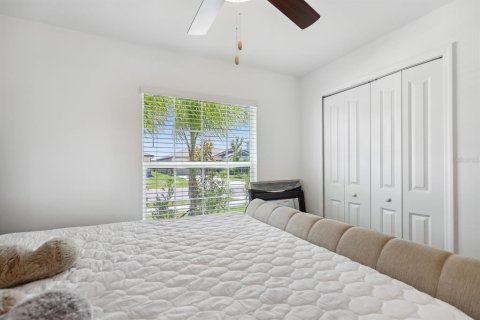 House in Zephyrhills, Florida 4 bedrooms, 180.14 sq.m. № 1673485 - photo 7