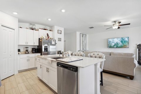 House in Zephyrhills, Florida 4 bedrooms, 180.14 sq.m. № 1673485 - photo 21