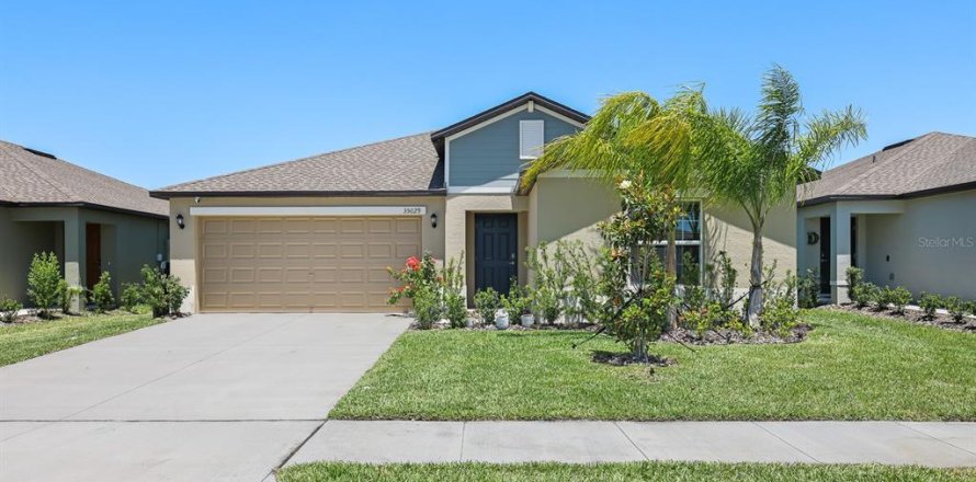 House in Zephyrhills, Florida 4 bedrooms, 180.14 sq.m. № 1673485