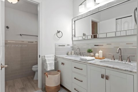 Villa ou maison à louer à Miami, Floride: 4 chambres, 187.2 m2 № 2084317 - photo 7