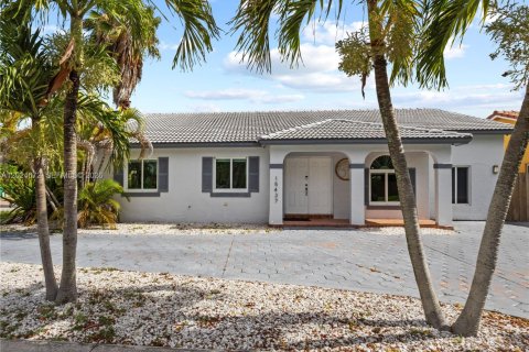 Villa ou maison à louer à Miami, Floride: 4 chambres, 187.2 m2 № 2084317 - photo 3
