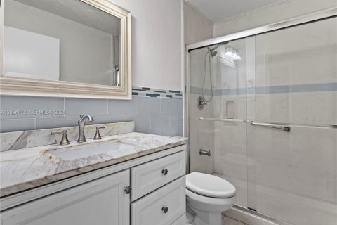 Villa ou maison à louer à Miami, Floride: 4 chambres, 187.2 m2 № 2084317 - photo 10