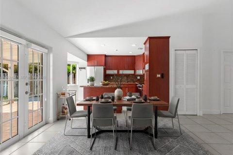 Villa ou maison à louer à Miami, Floride: 4 chambres, 187.2 m2 № 2084317 - photo 5