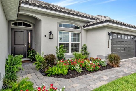House in Auburndale, Florida 4 bedrooms, 279.54 sq.m. № 2227874 - photo 2