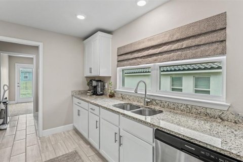 House in Auburndale, Florida 4 bedrooms, 279.54 sq.m. № 2227874 - photo 9