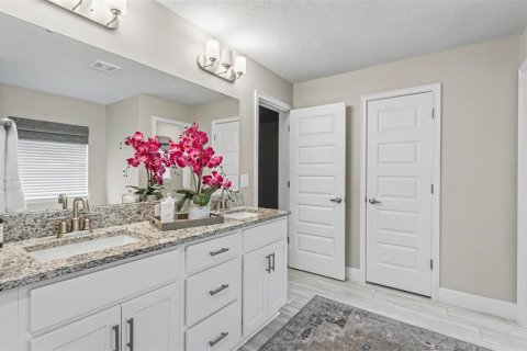 House in Auburndale, Florida 4 bedrooms, 279.54 sq.m. № 2227874 - photo 28
