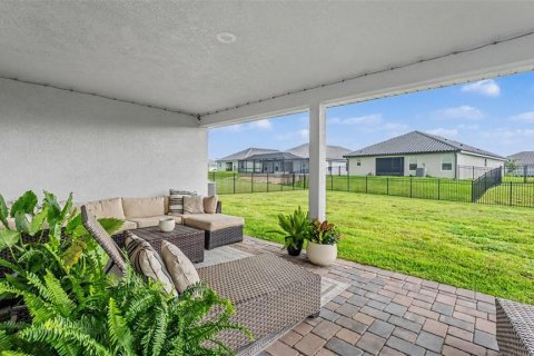 House in Auburndale, Florida 4 bedrooms, 279.54 sq.m. № 2227874 - photo 20