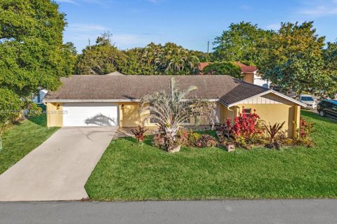House in Tamarac, Florida 3 bedrooms, 198.44 sq.m. № 1732000 - photo 3