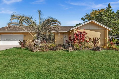 House in Tamarac, Florida 3 bedrooms, 198.44 sq.m. № 1732000 - photo 2