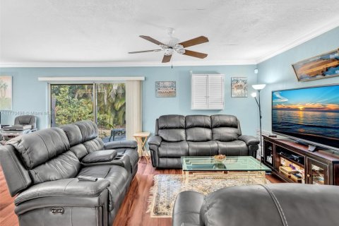 House in Tamarac, Florida 3 bedrooms, 198.44 sq.m. № 1732000 - photo 16