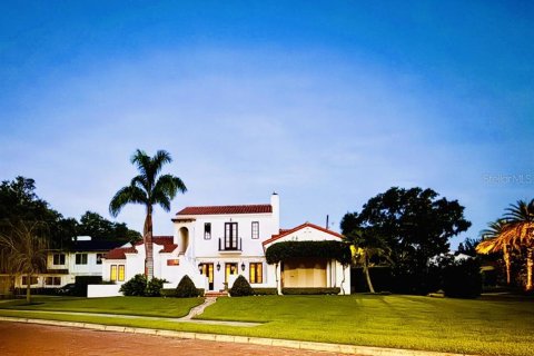 House in Orlando, Florida 4 bedrooms, 276.85 sq.m. № 1797206 - photo 27