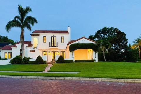 House in Orlando, Florida 4 bedrooms, 276.85 sq.m. № 1797206 - photo 26