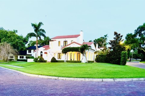 House in Orlando, Florida 4 bedrooms, 276.85 sq.m. № 1797206 - photo 3