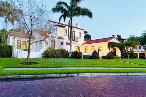 House in Orlando, Florida 4 bedrooms, 276.85 sq.m. № 1797206 - photo 19