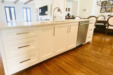 House in Orlando, Florida 4 bedrooms, 276.85 sq.m. № 1797206 - photo 14