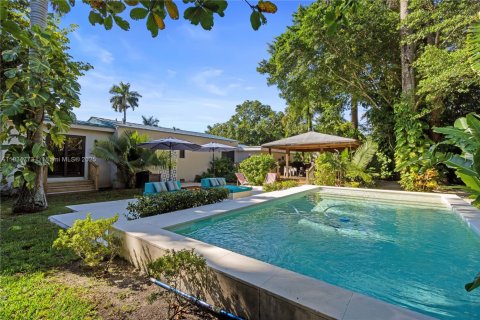 House in El Portal, Florida 3 bedrooms, 159.98 sq.m. № 1823519 - photo 24