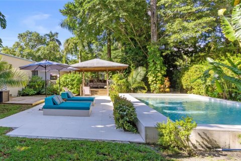 House in El Portal, Florida 3 bedrooms, 159.98 sq.m. № 1823519 - photo 1