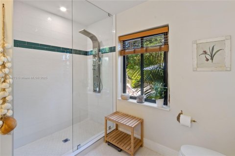 House in El Portal, Florida 3 bedrooms, 159.98 sq.m. № 1823519 - photo 15