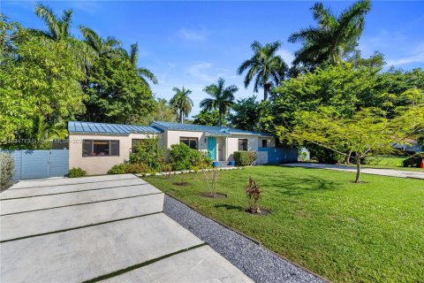 House in El Portal, Florida 3 bedrooms, 159.98 sq.m. № 1823519 - photo 2