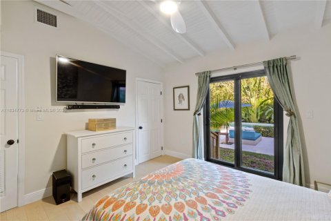 House in El Portal, Florida 3 bedrooms, 159.98 sq.m. № 1823519 - photo 13