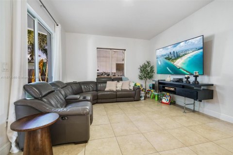 Villa ou maison à vendre à Miami, Floride: 4 chambres, 189.52 m2 № 1920286 - photo 15