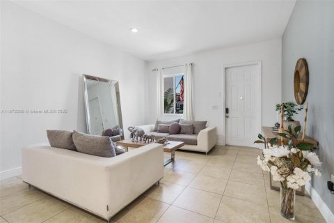 Villa ou maison à vendre à Miami, Floride: 4 chambres, 189.52 m2 № 1920286 - photo 11