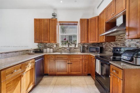 Villa ou maison à vendre à Miami, Floride: 4 chambres, 189.52 m2 № 1920286 - photo 19