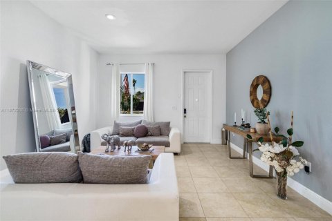 Villa ou maison à vendre à Miami, Floride: 4 chambres, 189.52 m2 № 1920286 - photo 12