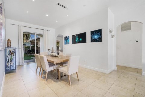 Villa ou maison à vendre à Miami, Floride: 4 chambres, 189.52 m2 № 1920286 - photo 8