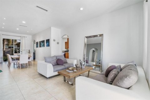 Villa ou maison à vendre à Miami, Floride: 4 chambres, 189.52 m2 № 1920286 - photo 10