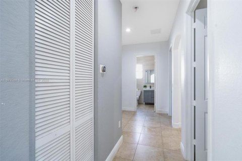 Villa ou maison à vendre à Miami, Floride: 4 chambres, 189.52 m2 № 1920286 - photo 21