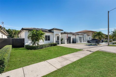 Villa ou maison à vendre à Miami, Floride: 4 chambres, 189.52 m2 № 1920286 - photo 5