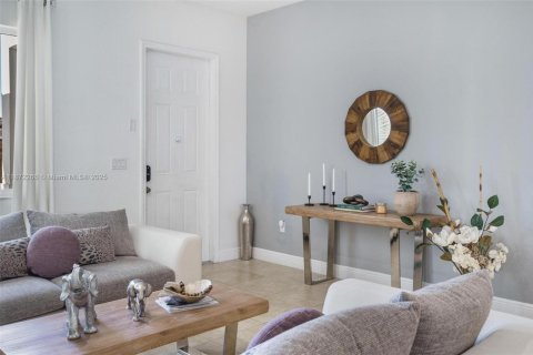 Villa ou maison à vendre à Miami, Floride: 4 chambres, 189.52 m2 № 1920286 - photo 13