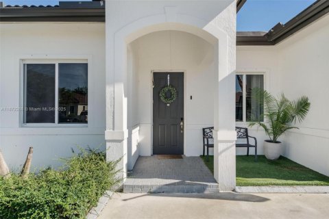Villa ou maison à vendre à Miami, Floride: 4 chambres, 189.52 m2 № 1920286 - photo 7