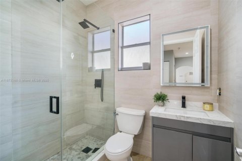 Villa ou maison à vendre à Miami, Floride: 4 chambres, 189.52 m2 № 1920286 - photo 22