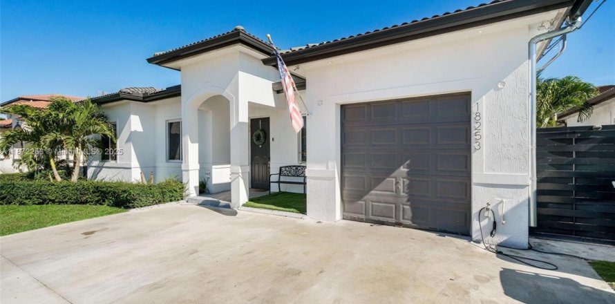 Villa ou maison à Miami, Floride 4 chambres, 189.52 m2 № 1920286