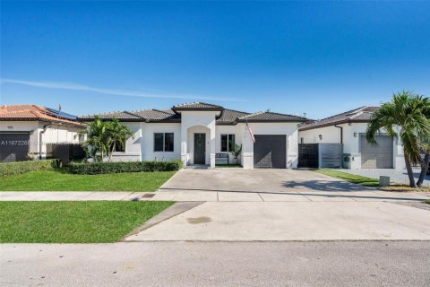 Villa ou maison à vendre à Miami, Floride: 4 chambres, 189.52 m2 № 1920286 - photo 2
