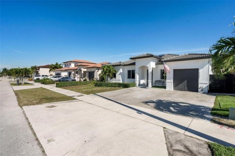 Villa ou maison à vendre à Miami, Floride: 4 chambres, 189.52 m2 № 1920286 - photo 4