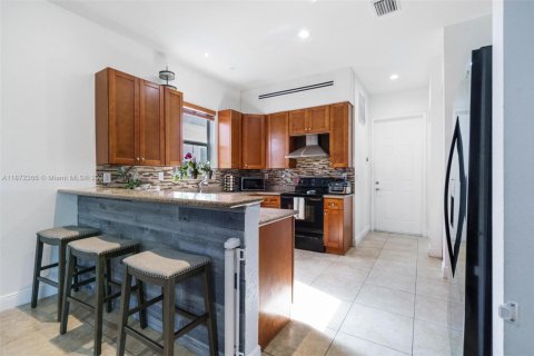 Villa ou maison à vendre à Miami, Floride: 4 chambres, 189.52 m2 № 1920286 - photo 18