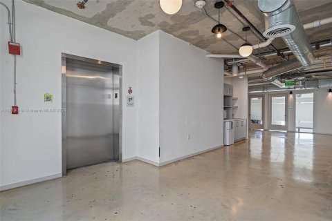 Oficina en alquiler en Miami, Florida № 1163238 - foto 1