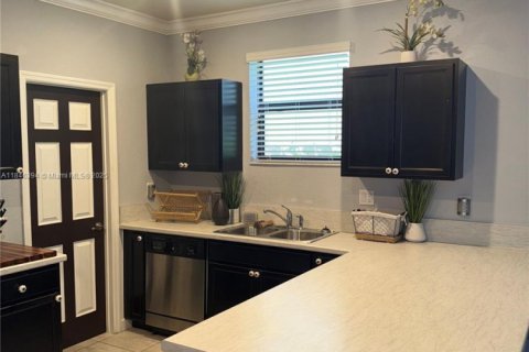 Villa ou maison à louer à Homestead, Floride: 1 chambre, 232.63 m2 № 1845822 - photo 4