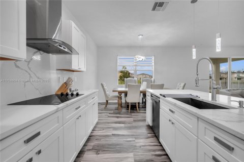 House in Port St. Lucie, Florida 3 bedrooms, 193.24 sq.m. № 1863498 - photo 6