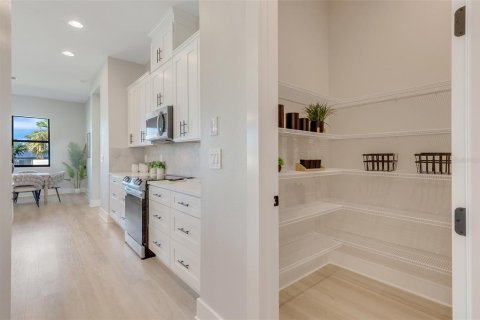Купить виллу или дом в Порт-Шарлотт, Флорида 7 комнат, 176.51м2, № 1793255 - фото 24