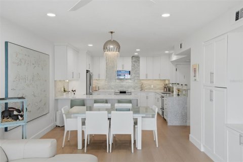 Condominio en venta en Belleair, Florida, 2 dormitorios, 130.34 m2 № 2258436 - foto 13
