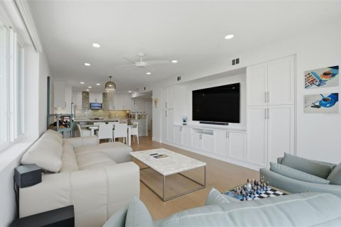 Condominio en venta en Belleair, Florida, 2 dormitorios, 130.34 m2 № 2258436 - foto 21