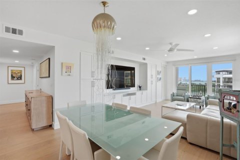Condominio en venta en Belleair, Florida, 2 dormitorios, 130.34 m2 № 2258436 - foto 17