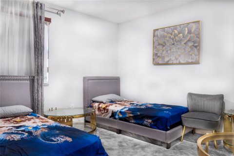 Condo in Miami, Florida, 2 bedrooms  № 1960511 - photo 11