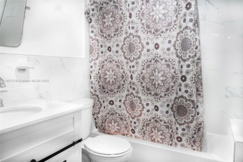 Condo in Miami, Florida, 2 bedrooms  № 1960511 - photo 12