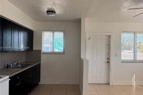 House in Miami, Florida 1 bedroom, 46.45 sq.m. № 1997542 - photo 4